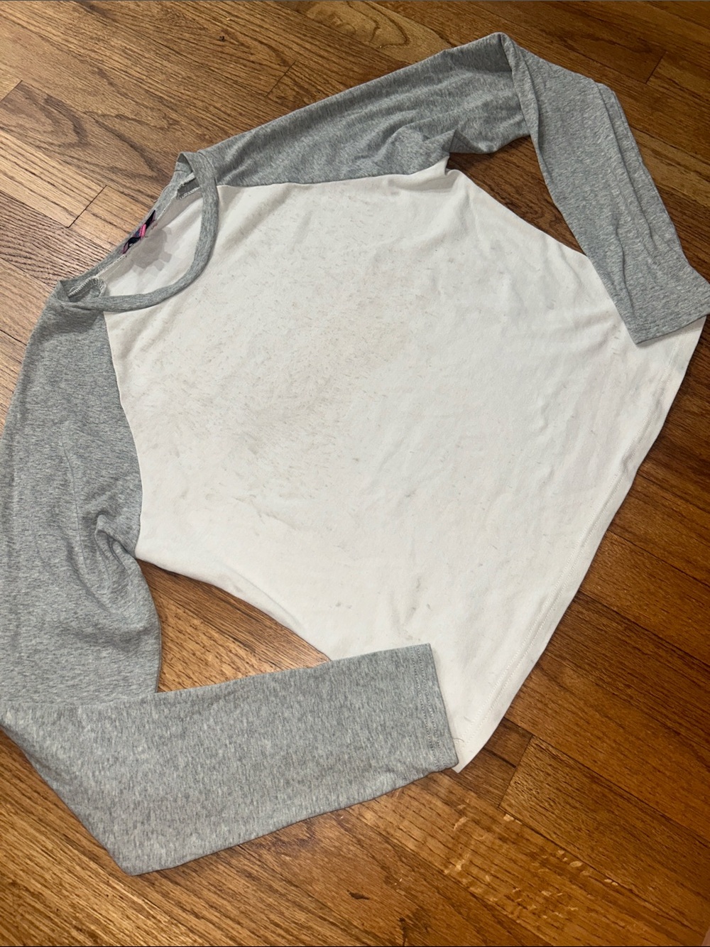 Edikted Stretchy Women's Long-Sleeve Top, White with spots & Gray Sleeves XL